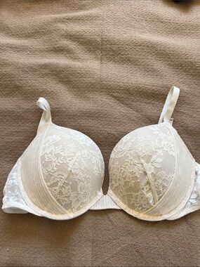 Victoria’s Secret Women’s Lace Push-Up Bra in Cream